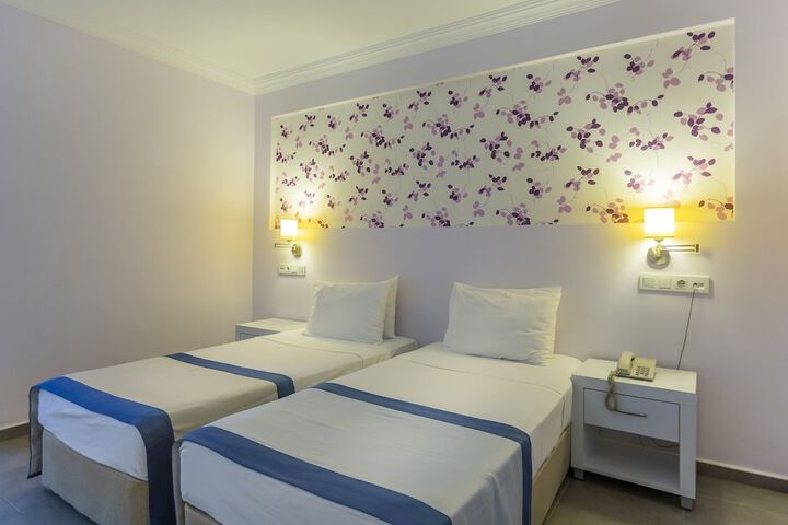 Room 4 of 63