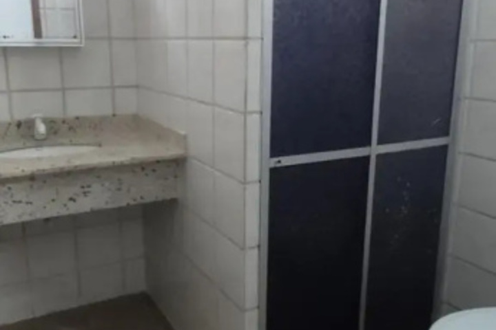 Room 7 of 16