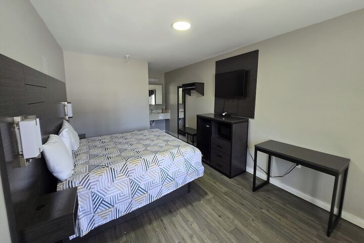Room 12 of 38