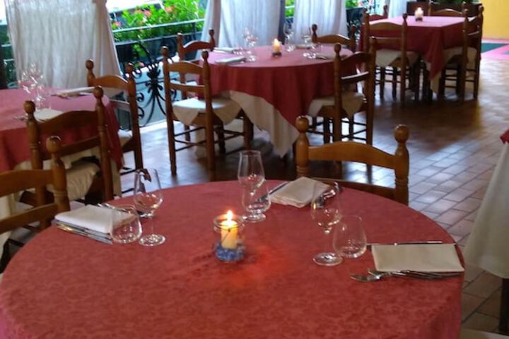 Dining 23 of 38