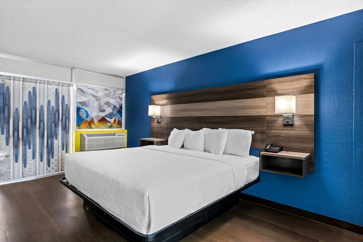Room 11 of 40