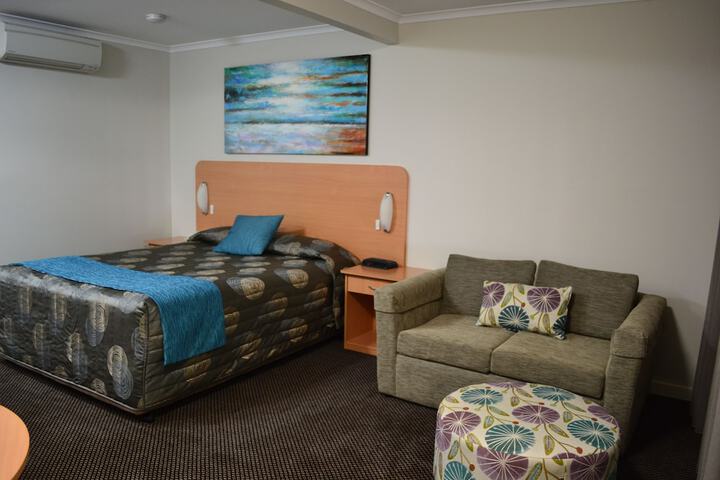 Room 33 of 74