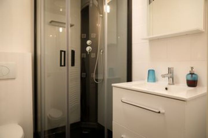Room 2 of 18