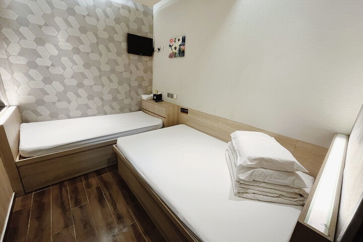 Room 34 of 50