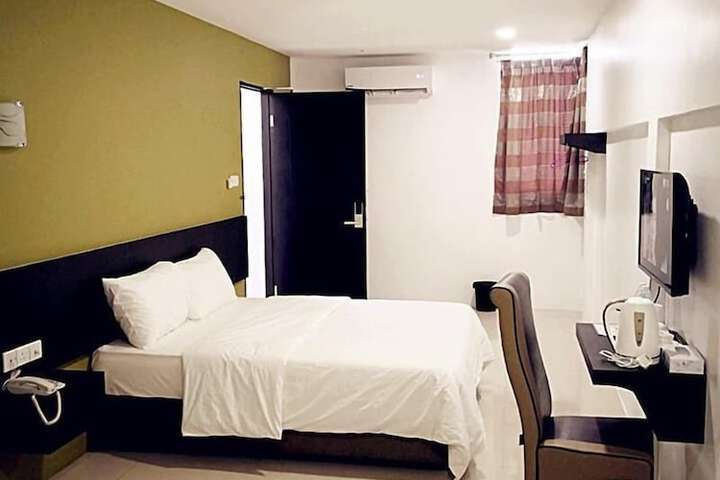 Room 16 of 33
