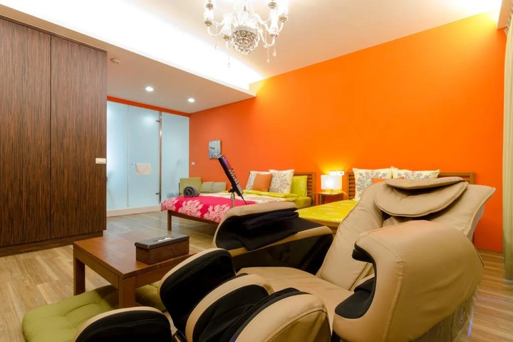 Dream House Bathtub Massage Chair Homestay