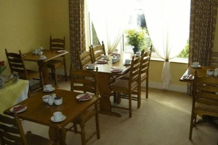 Dining 11 of 12