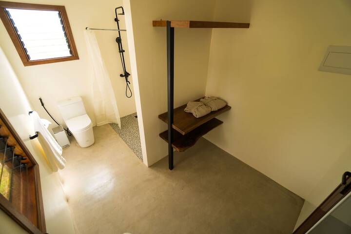 Room 9 of 28