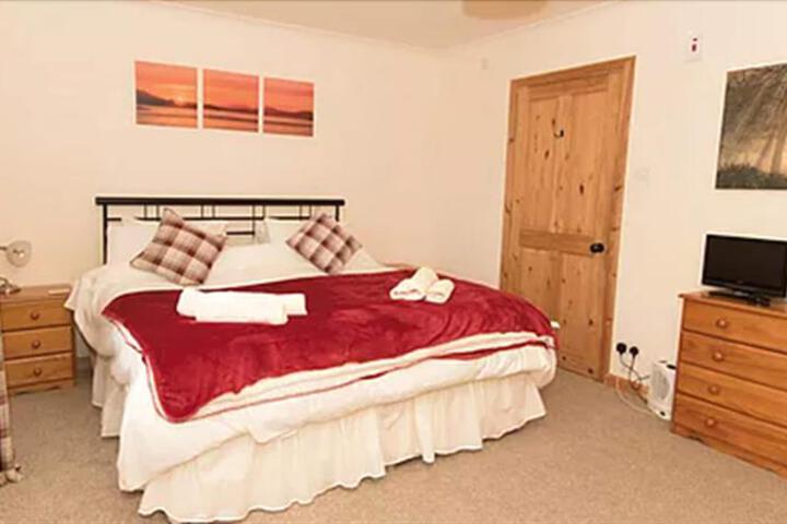 FOXWOOD BED & BREAKFAST