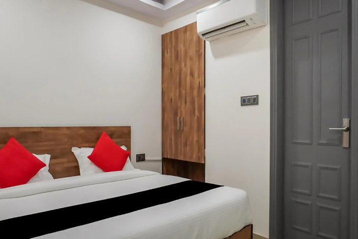 Room 2 of 2