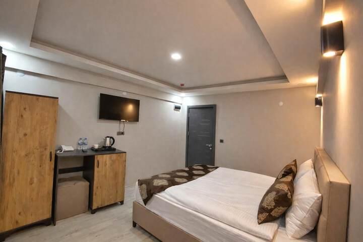 Room 10 of 25