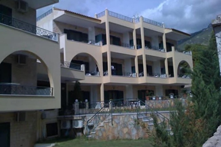 Hotel Exterior 38 of 52