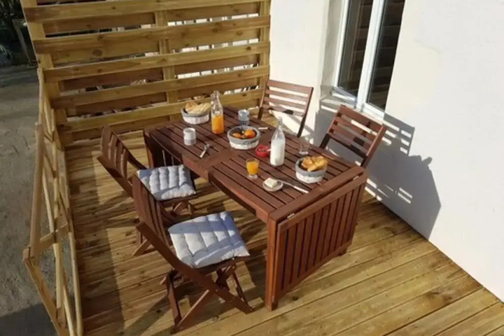 Dining 16 of 21