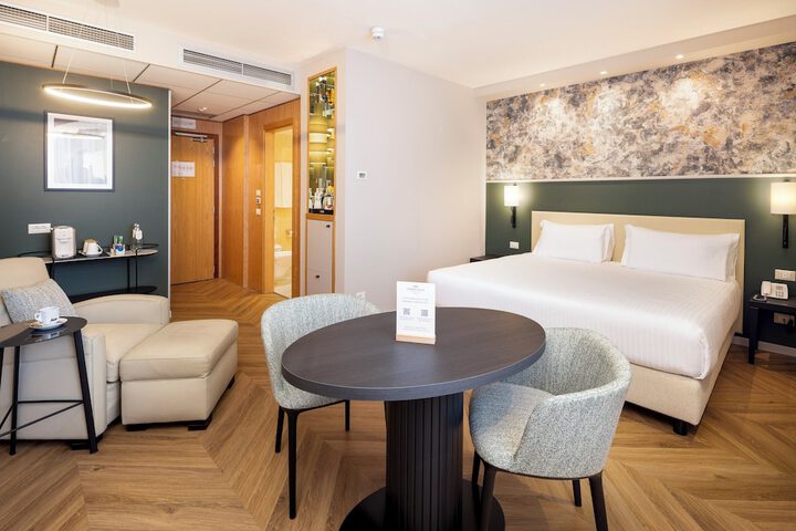 Room 9 of 116