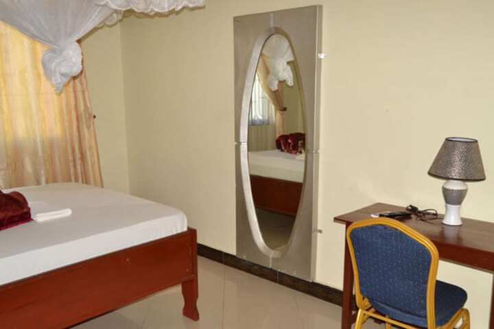 Room 4 of 20