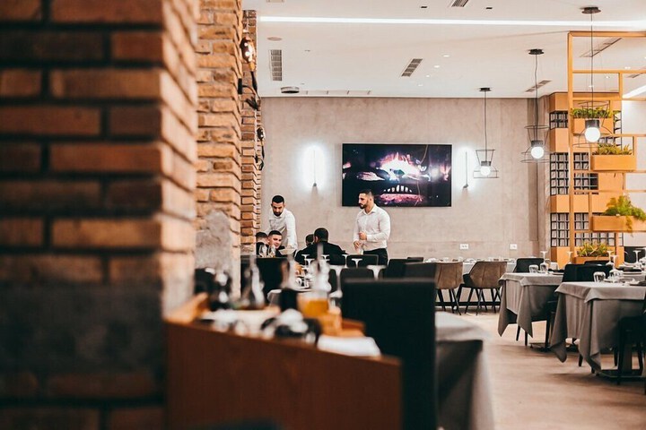 Dining 37 of 49