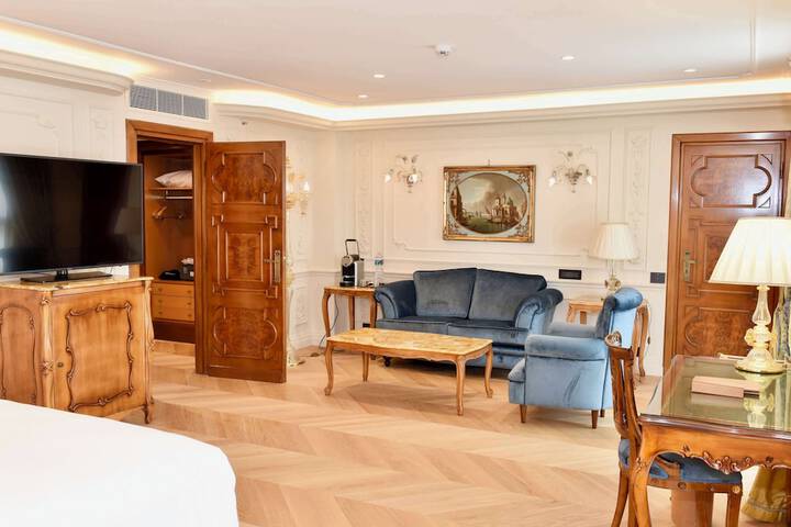 Room 40 of 114