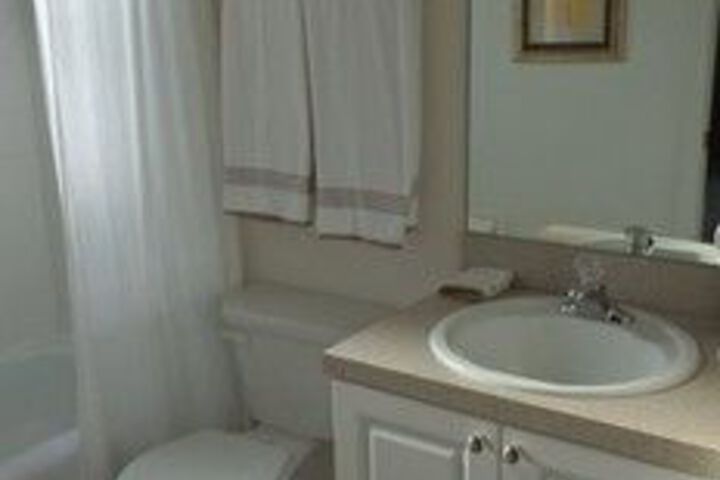 Room 2 of 32