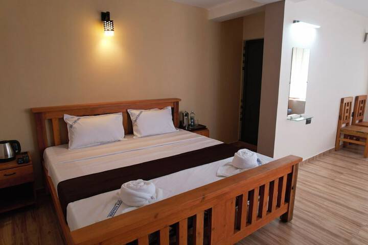 Room 13 of 28