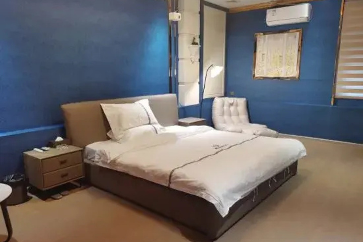 Room 4 of 4