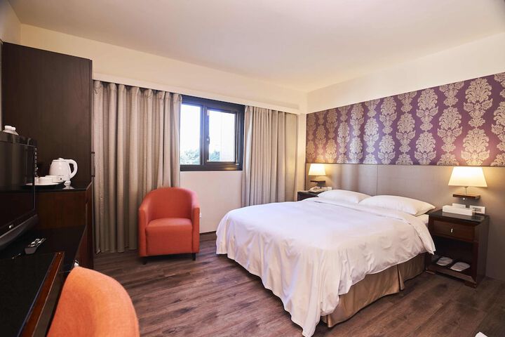 Room 28 of 53