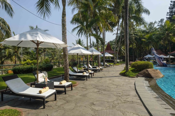Hotel Pool