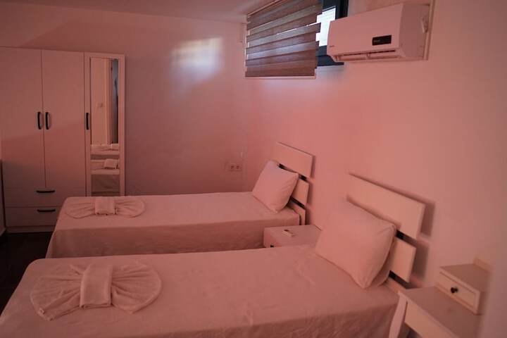 Room 25 of 139