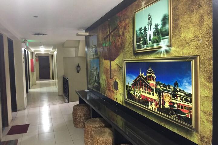 Ballroom/Hall 23 of 29