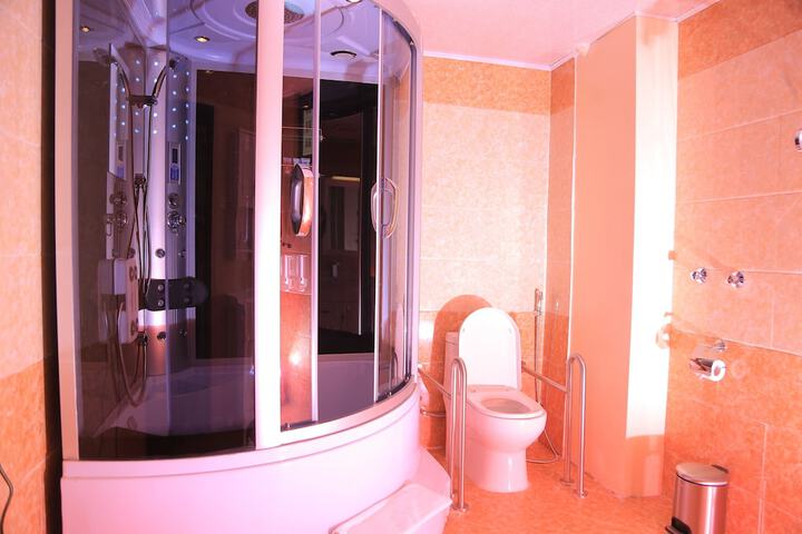 Room 16 of 27