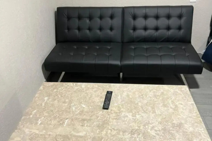 Room 8 of 11