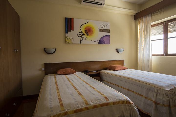 Room 13 of 33