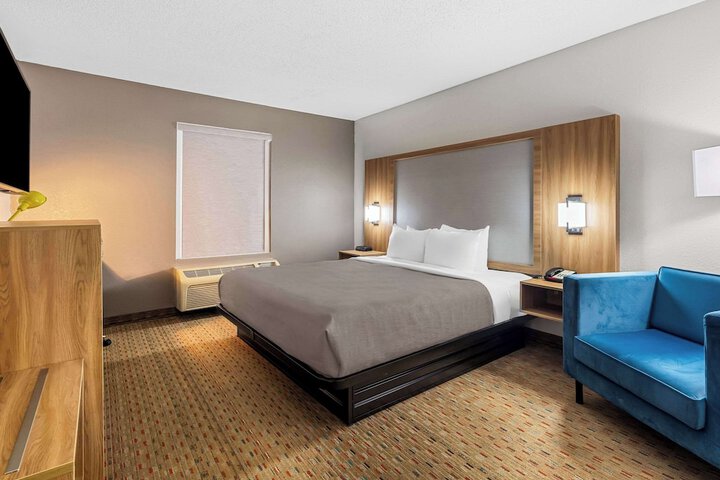 1 King Bed Accessible (1 of 7)