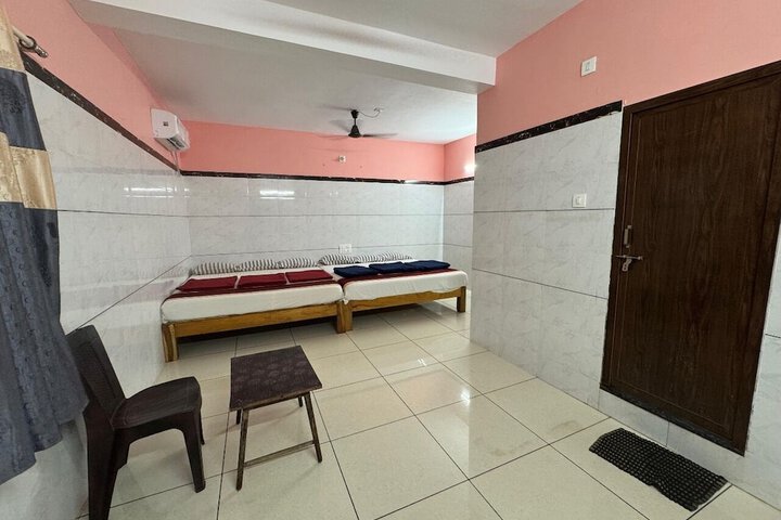 Room 4 of 7