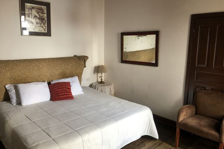 Room 6 of 28