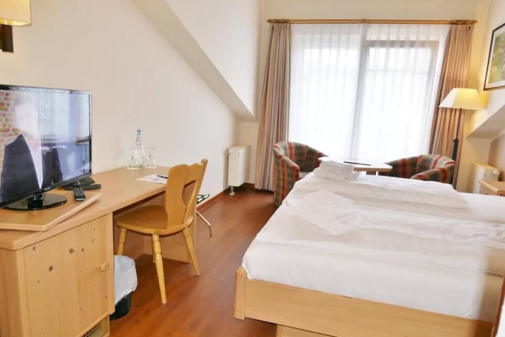 Room 7 of 31