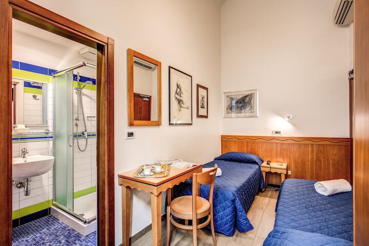 Room 3 of 21