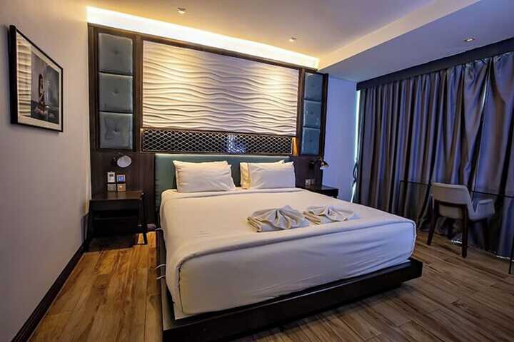 Room 10 of 31