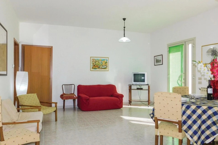 Room 2 of 10