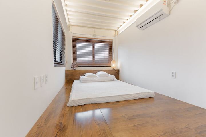 Room 8 of 43