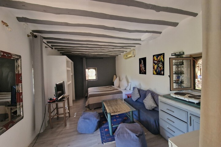 Room 5 of 94
