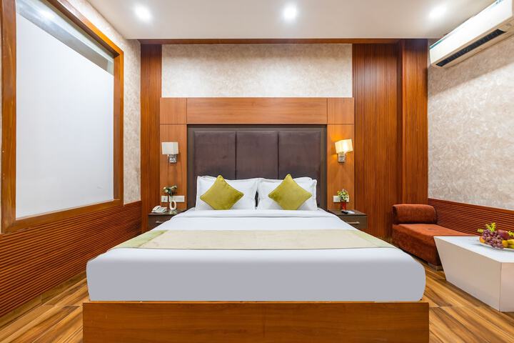 Room 27 of 76