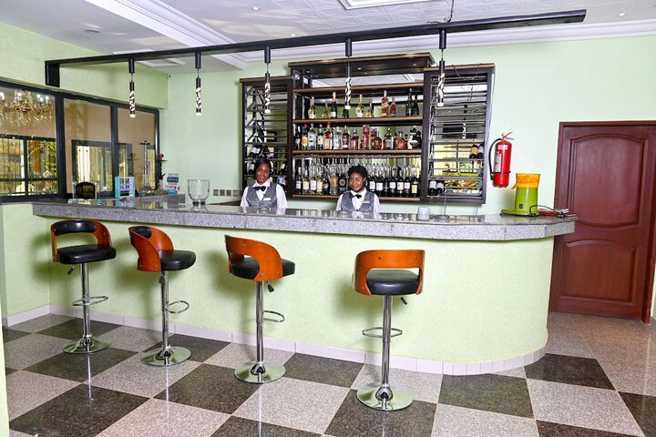 Lounge 55 of 65