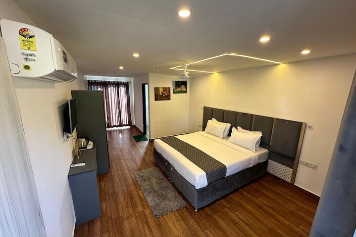 Room 9 of 94
