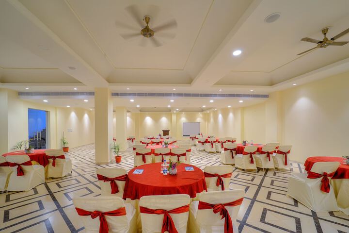 Ballroom/Hall 68 of 88