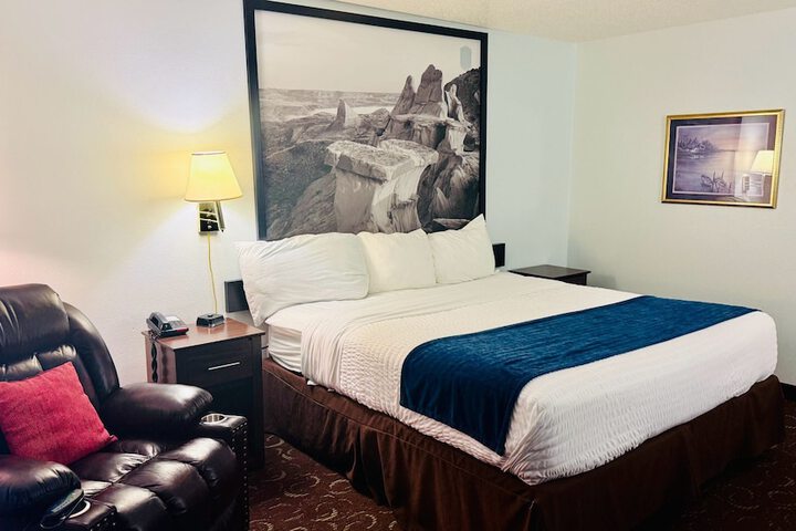Room 11 of 28