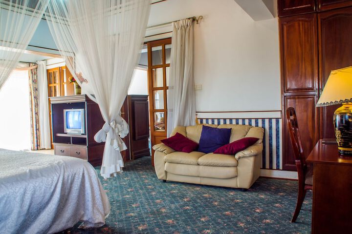 Room 9 of 47