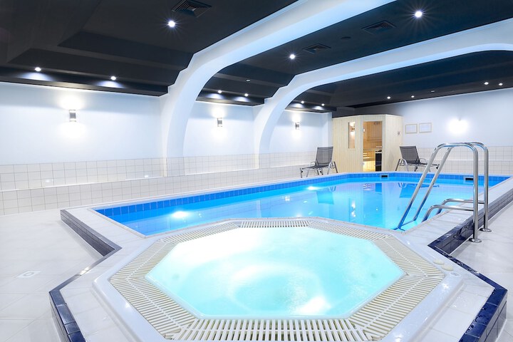 Pool 31 of 50