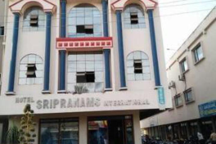Hotel Sri Pranams International
