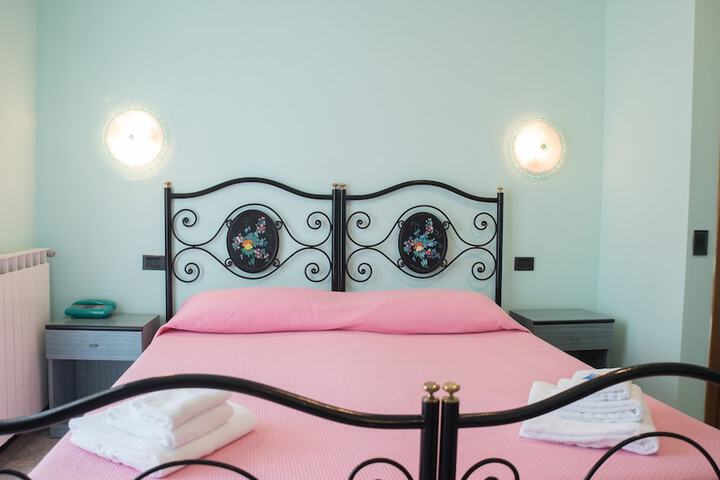 Room 6 of 19