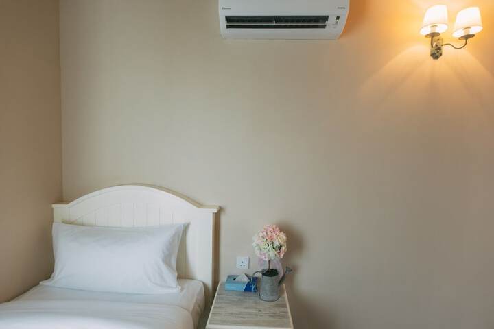Room 10 of 144